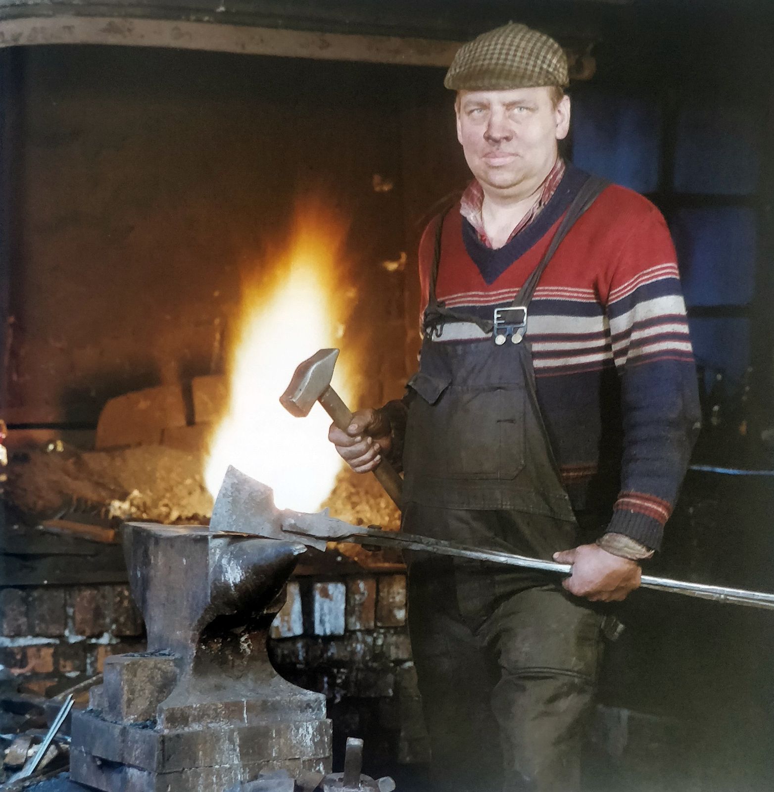 Willy Persson i färd med att smida ännu en Daskebackare.